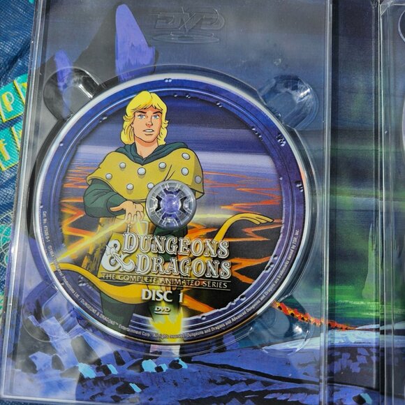 Dungeons and Dragons Complete Animated Series 5 DVD Set Handbook Guide Box 2006 - Picture 4 of 15